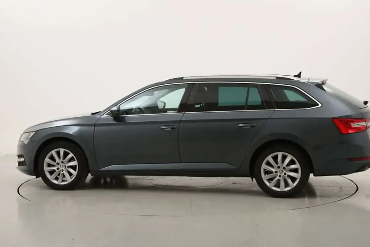 Usata Skoda Superb Executive 150 CV (110 kW) 2020 Grigio Station wagon