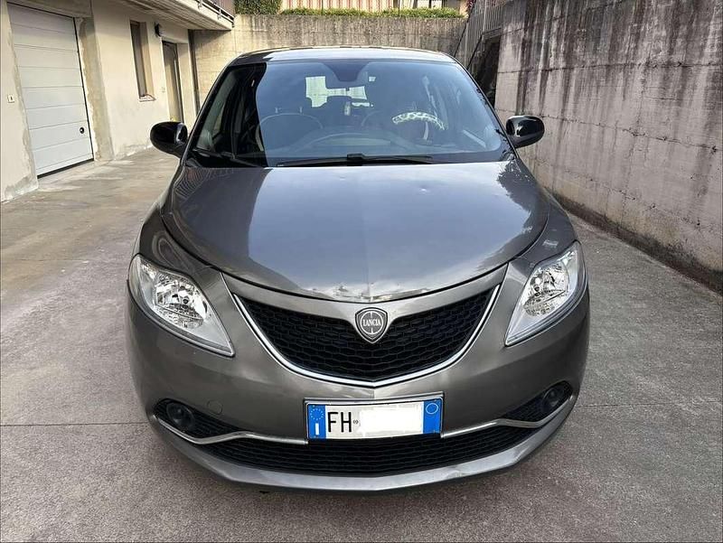 Usata Lancia Ypsilon Gold 95 CV (69 kW) 2017 Grigio Utilitaria