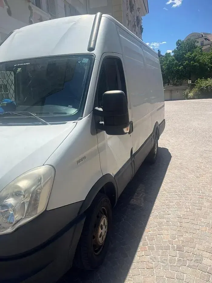 Usata Iveco Daily 106 CV (77 kW) 2015 Berlina