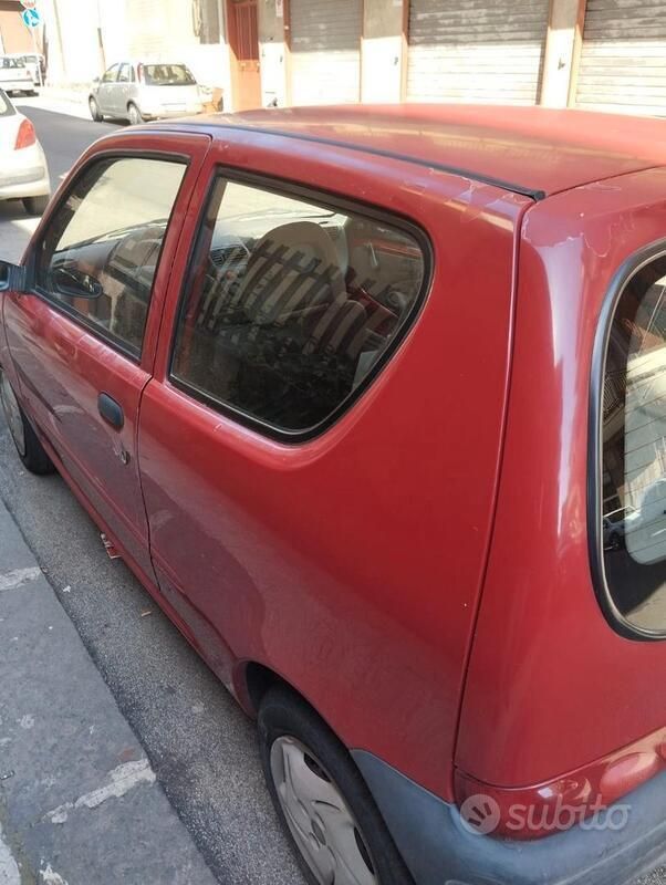 Usata Fiat 600 54 CV (39 kW) 2008 Rosso Utilitaria