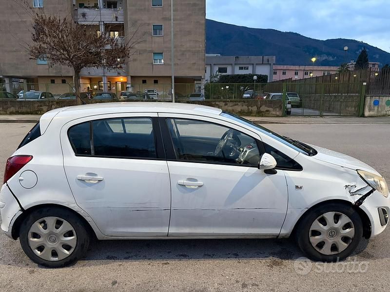 Usata Opel Corsa 85 CV (62 kW) 2011 Utilitaria