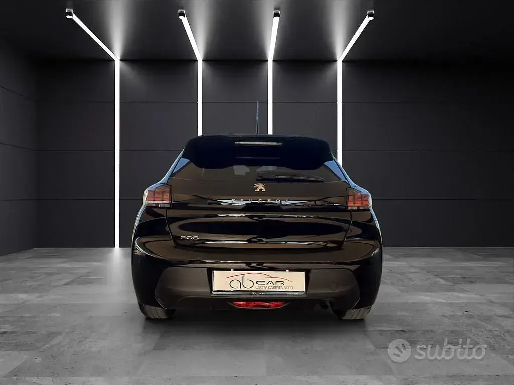 Usata Peugeot 208 Active 101 CV (74 kW) 2020 Nero Utilitaria
