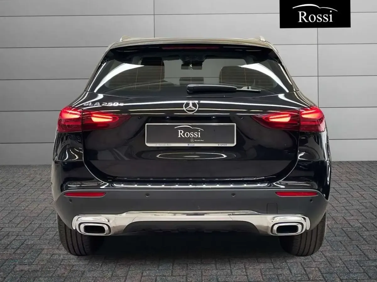 Usata Mercedes GLA250 Advanced Plus 163 CV (119 kW) 2023 Nero metallizzato SUV