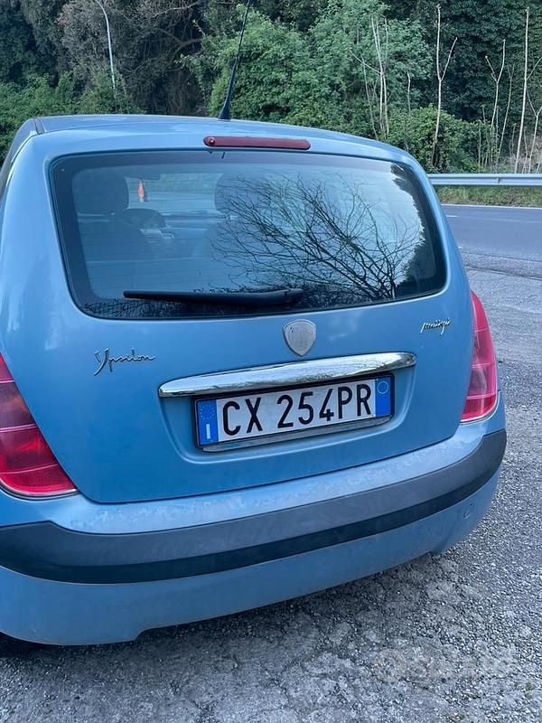 Usata Lancia Ypsilon 70 CV (51 kW) 2005 Blu Utilitaria