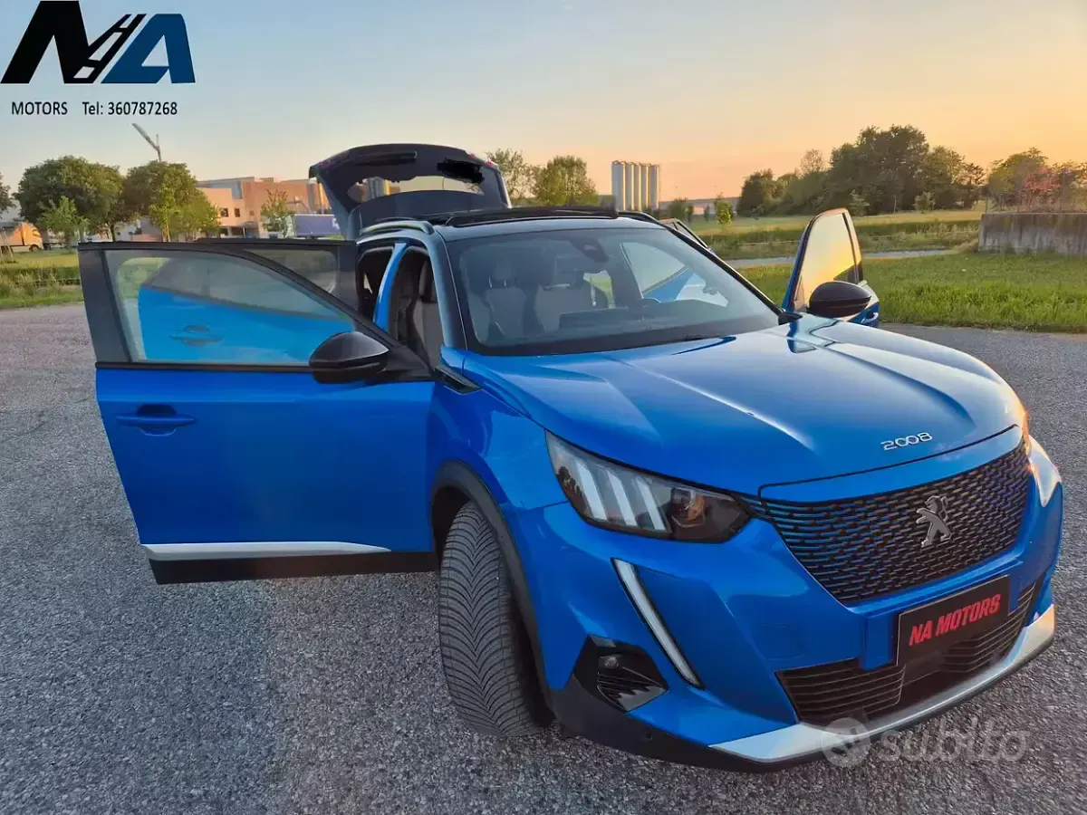 Usata Peugeot e-2008 GT-line 56 kW (77 CV) 2020 Bluazzurro SUV