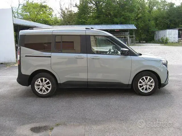 Usata Ford Tourneo Courier 125 CV (91 kW) 2024 Verde Monovolume