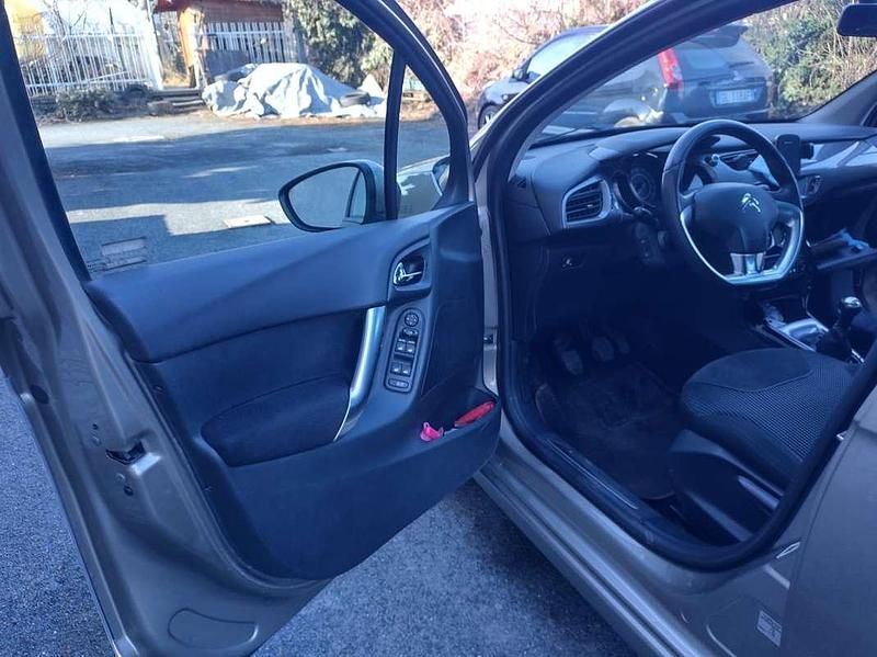 Usata Citroën C3 Exclusive 95 CV (69 kW) 2010 Oro Berlina