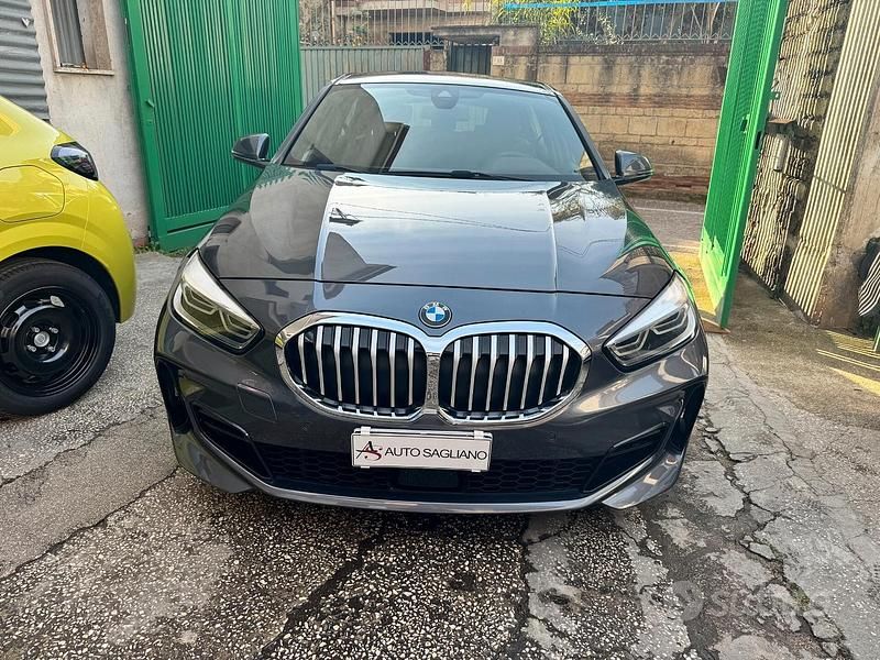 Grigio Usata 2019 BMW 118 M Sport Due volumi | 25.990 € (Molto cara) - Immagine 1/4