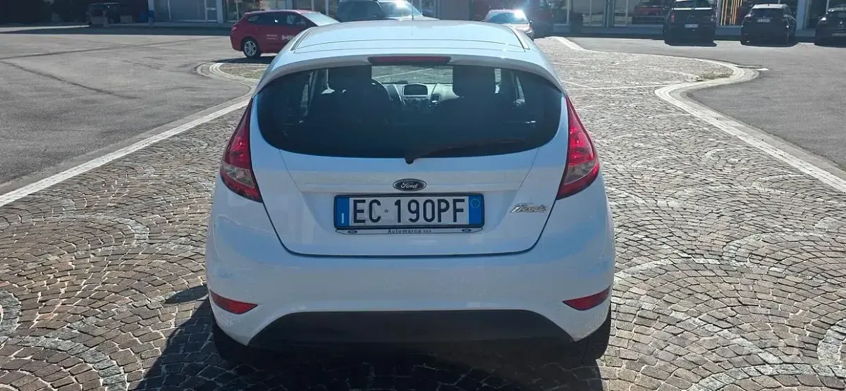 Usado Ford Fiesta Titanium 97 HP (71 kW) 2010 Branco Citadino