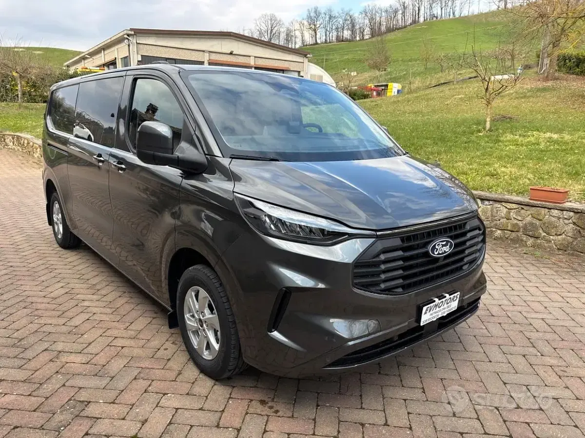 Nuova Ford Transit Custom 136 CV (100 kW) 2026 Grigio Furgone