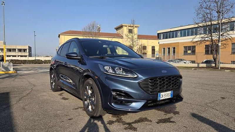 Usata Ford Kuga ST-Line X 152 CV (111 kW) 2023 Blu/azzurro SUV