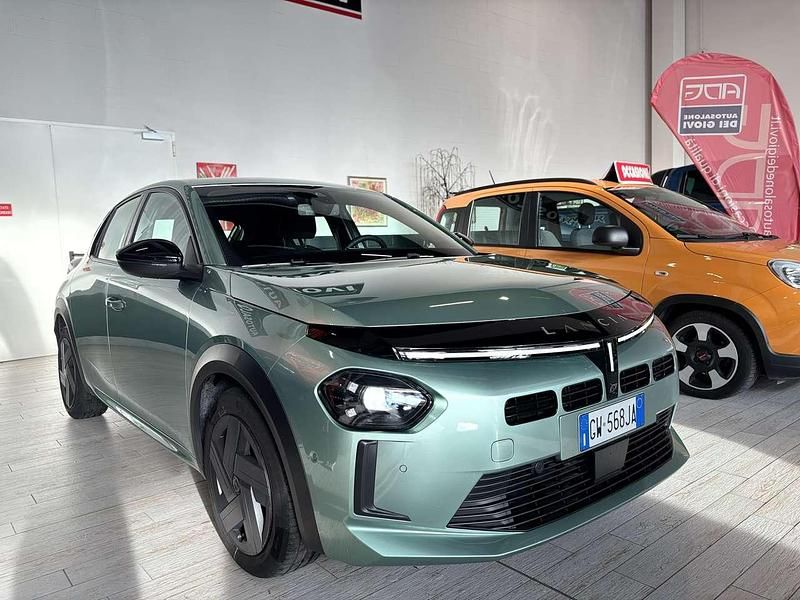 Usata Lancia Ypsilon 101 CV (74 kW) 2024 Verde giada metallizzato Utilitaria