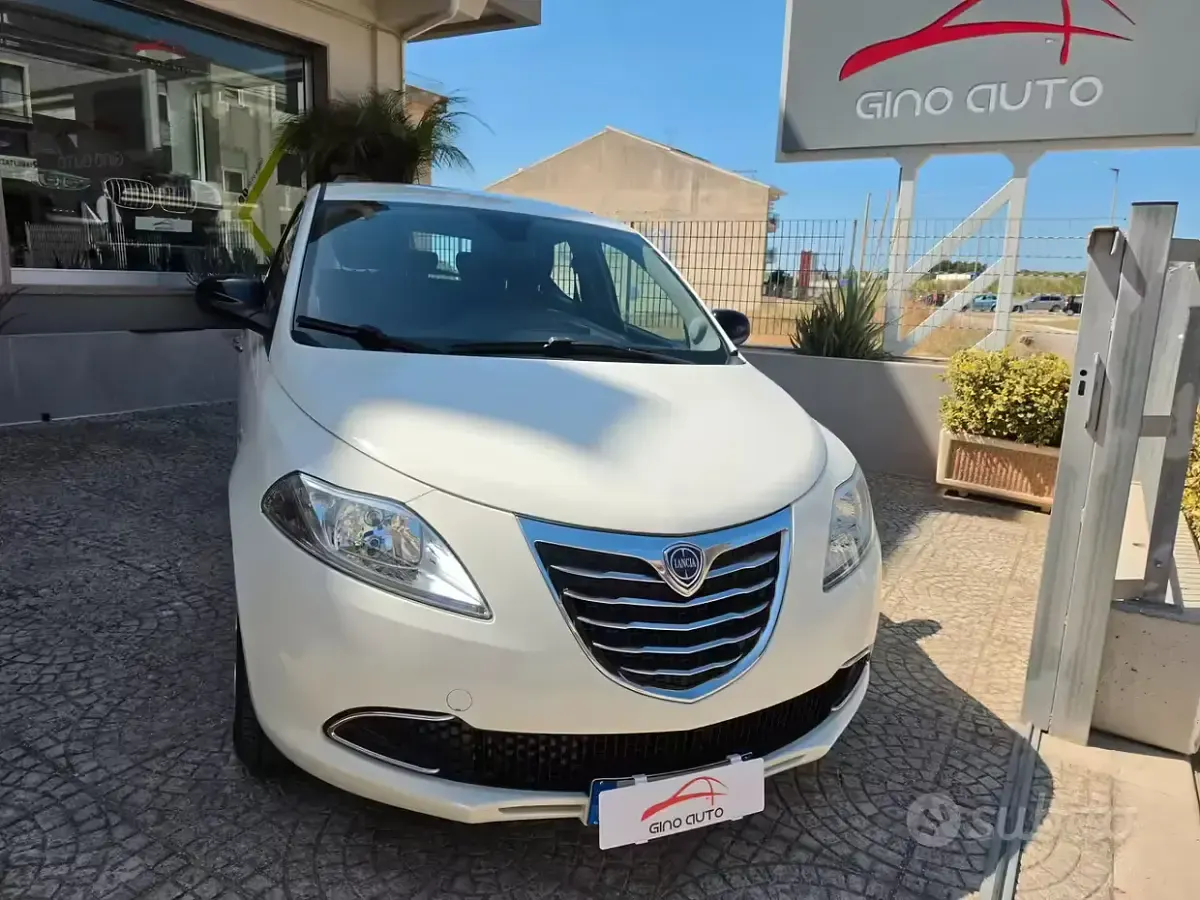 Usata Lancia Ypsilon Silver 69 CV (50 kW) 2013 Bianco Utilitaria