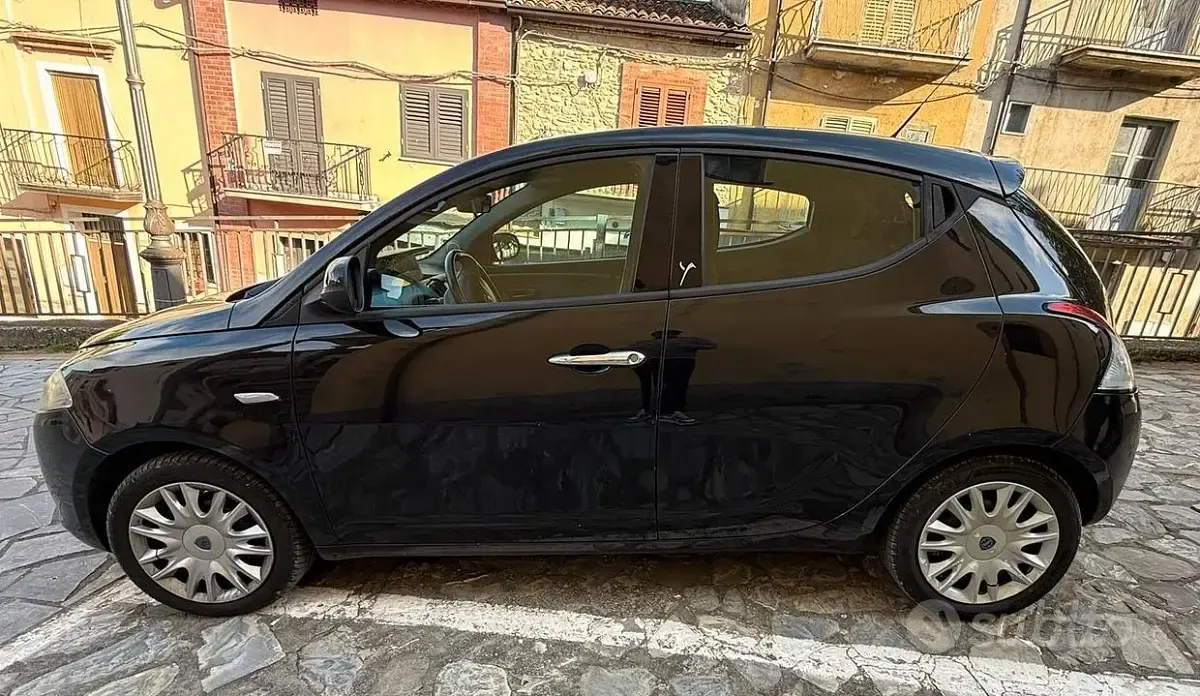 Usata Lancia Ypsilon 95 CV (69 kW) 2012 Nero Utilitaria