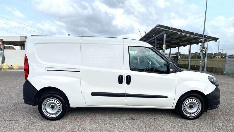 Usata Fiat Doblò Business 105 CV (77 kW) 2021 Bianco Monovolume