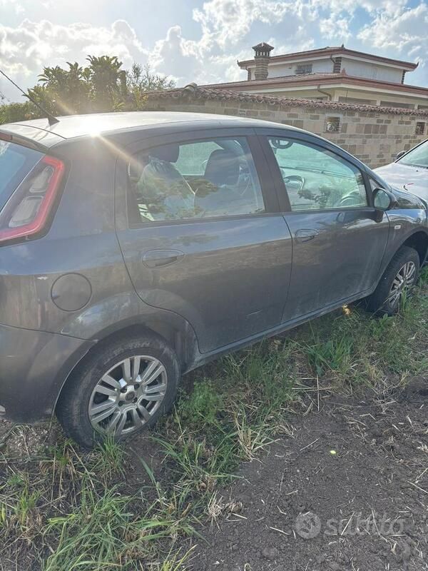 Usata Fiat Punto 77 CV (56 kW) 2013 Grigio Utilitaria