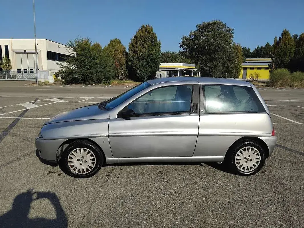 Usata Lancia Ypsilon 60 CV (44 kW) 2001 Grigio Utilitaria