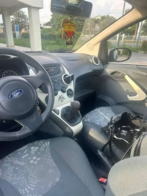 Usata Ford Ka 75 CV (55 kW) 2012 Argento Utilitaria