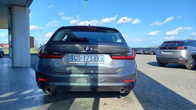 Usata BMW 320e Advantage 190 CV (139 kW) 2020 Grigio Station wagon