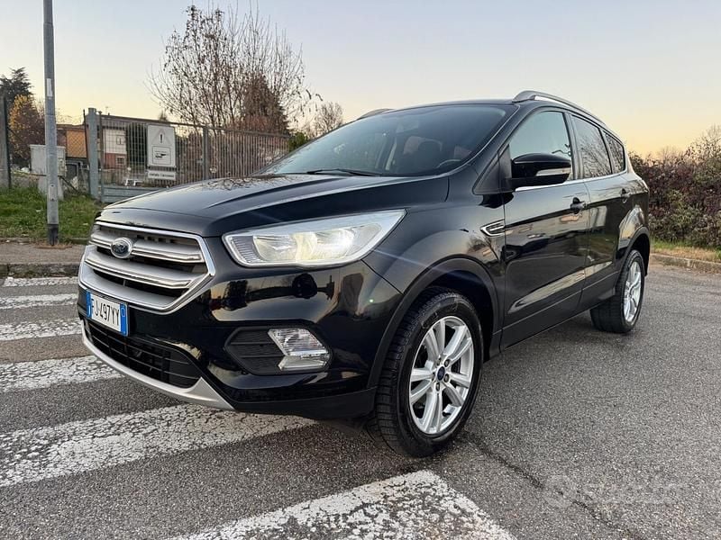 Nero Usata 2017 Ford Kuga SUV | 11.700 € (Buon prezzo) - Immagine 1/4