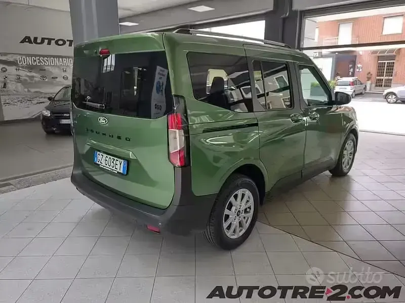 Usata Ford Tourneo Courier Titanium 125 CV (91 kW) 2025 Other Monovolume