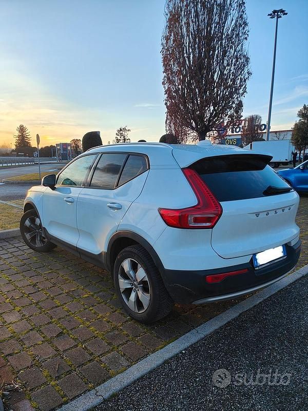 Usata Volvo XC40 Momentum 156 CV (114 kW) 2018 Bianco SUV