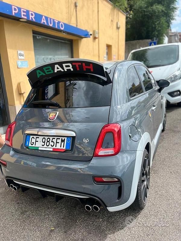 Grigio Usata 2020 Abarth 695 70th Anniversary Due volumi | 25.000 € (Ottimo prezzo) - Immagine 1/4