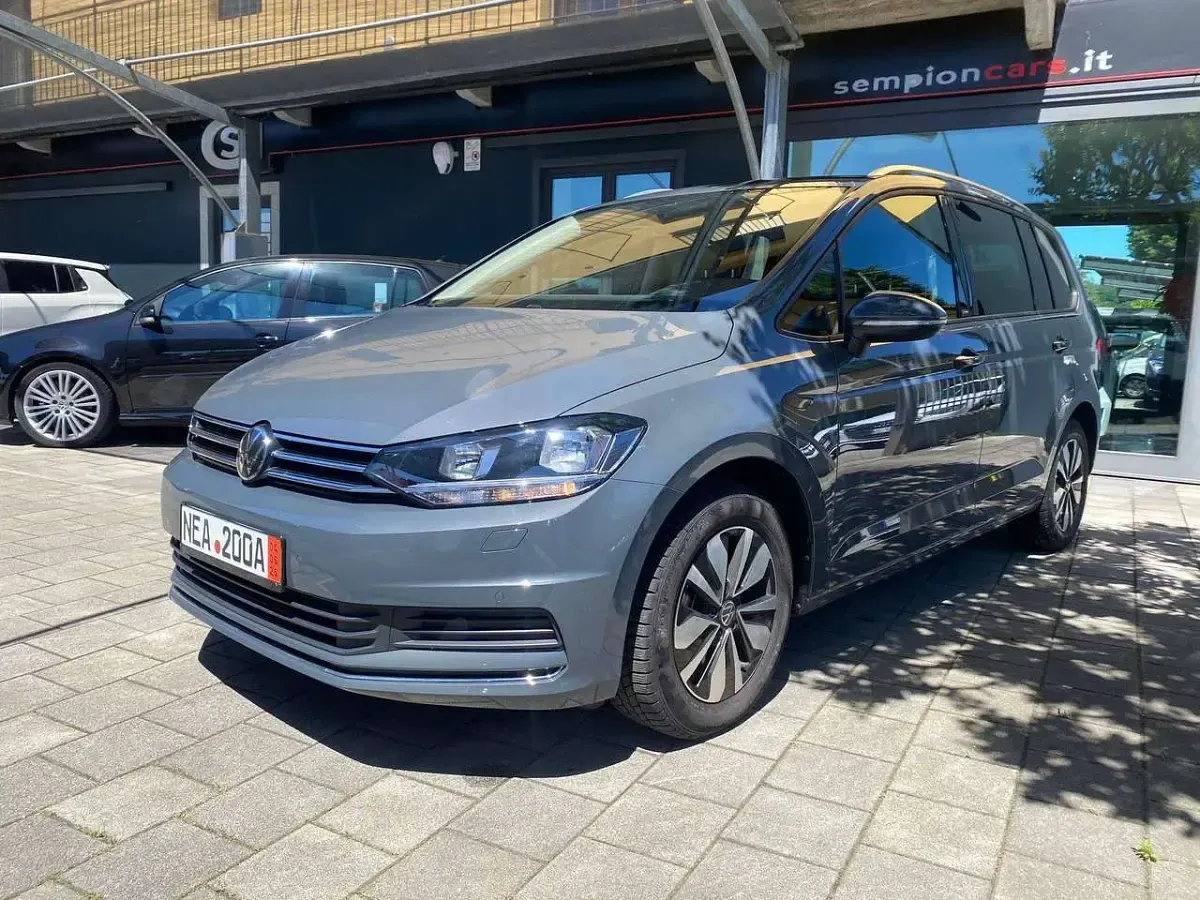Usata VW Touran Business 150 CV (110 kW) 2024 Grigio Monovolume
