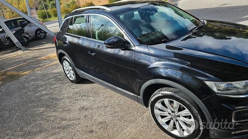 Usata VW T-Roc 115 CV (84 kW) 2019 Nero SUV