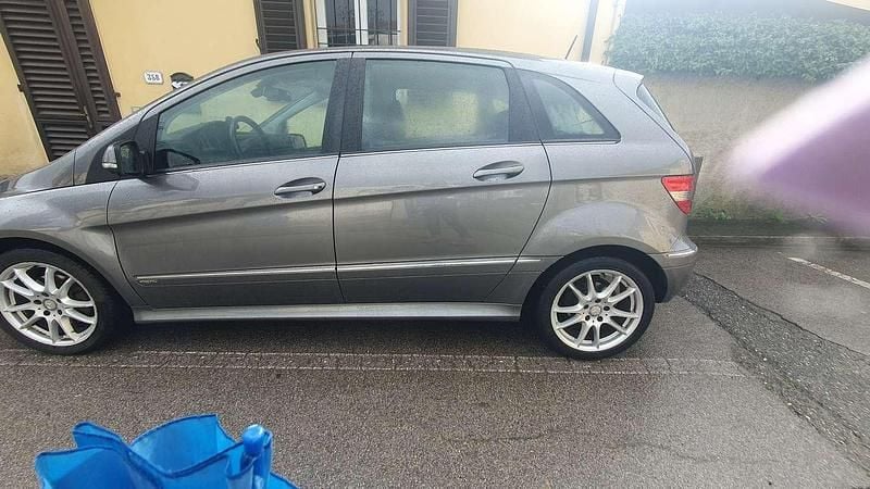 Usata Mercedes B200 Premium 140 CV (102 kW) 2010 Grigio Monovolume