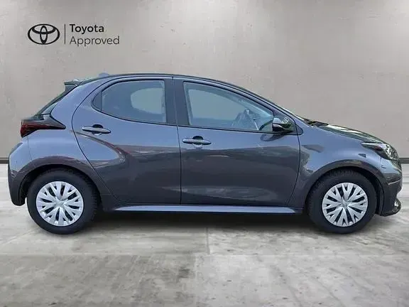 Usata Toyota Yaris Active 2022 Dark grey met Utilitaria