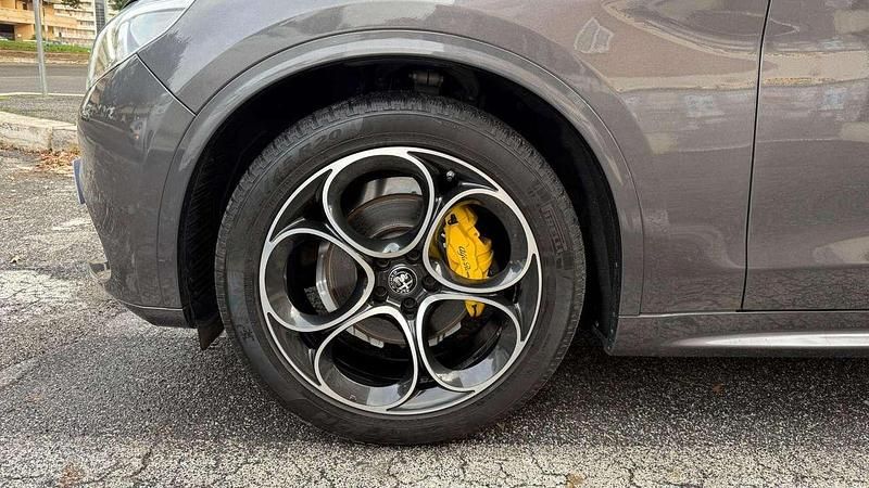 Usata Alfa Romeo Stelvio Veloce 210 CV (154 kW) 2021 Grigio scuro metallizzato SUV