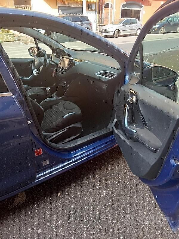 Usata Peugeot 208 Allure 92 CV (67 kW) 2012 Blu Utilitaria
