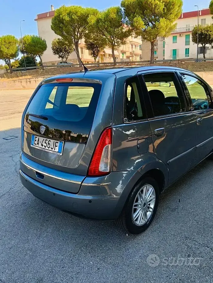 Usata Lancia Musa 95 CV (69 kW) 2010 Bluazzurro Monovolume