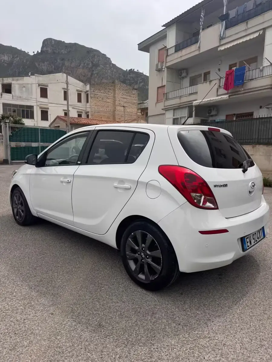 Usata Hyundai i20 GO! 85 CV (62 kW) 2014 Argento Utilitaria