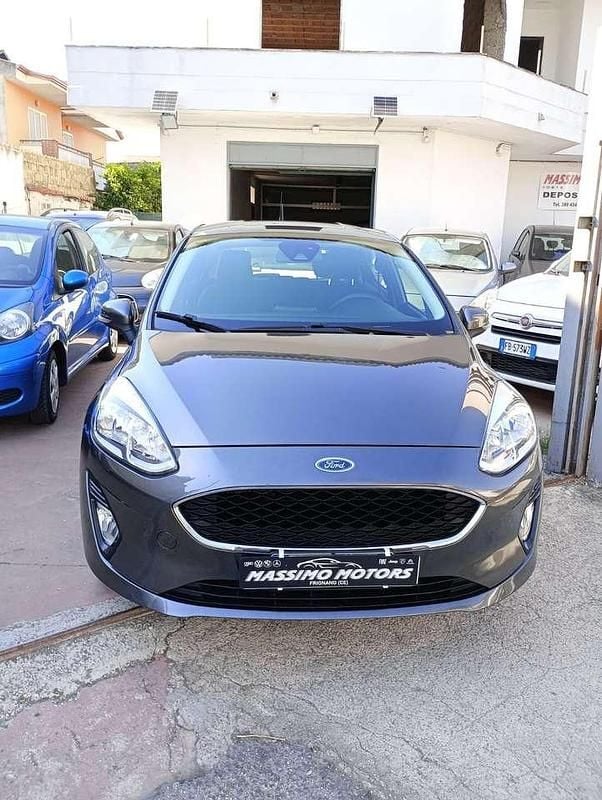 Grigio Usata 2018 Ford Fiesta Due volumi | 6999 € (Buon prezzo) - Immagine 1/4