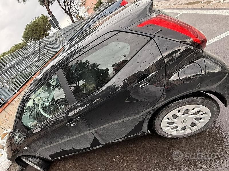 Usata Toyota Aygo 72 CV (52 kW) 2021 Nero Utilitaria