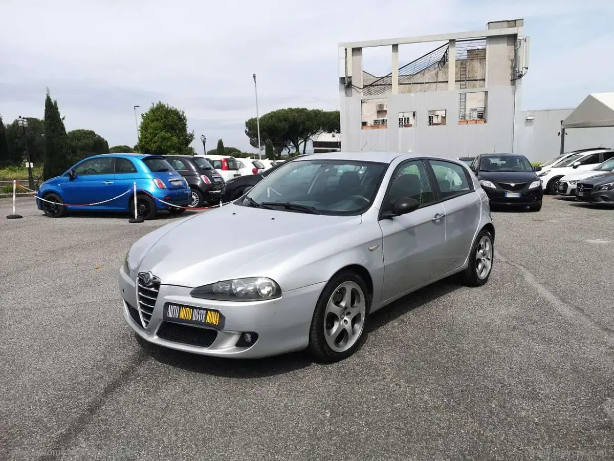 Usata Alfa Romeo 147 120 CV (88 kW) 2007 Argento Utilitaria