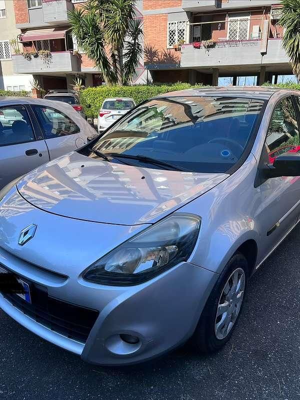 Usata Renault Clio II 86 CV (63 kW) 2010 Argento Utilitaria