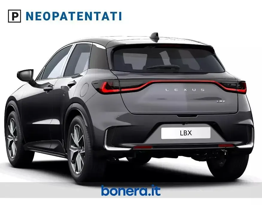 Nuova Lexus LBX 136 CV (100 kW) 2026 Grigio SUV