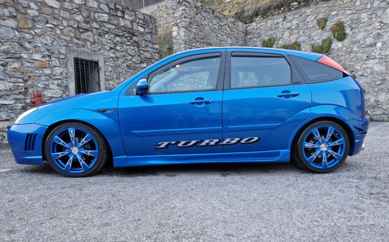 Usata Ford Focus Ghia 116 CV (85 kW) 2004 Blu/azzurro Berlina