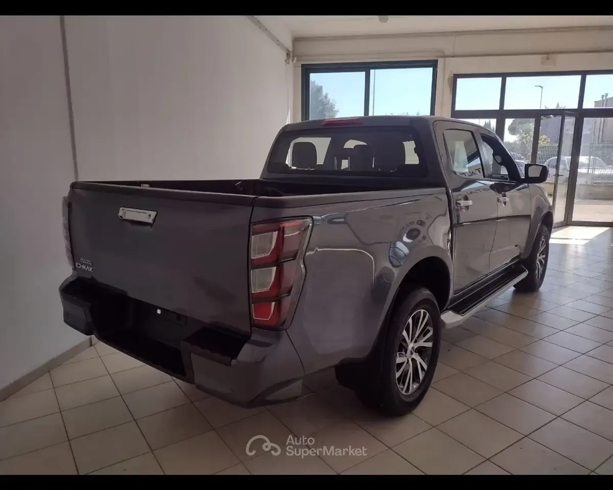 Nuova Isuzu D-Max 163 CV (119 kW) 2025 Gray Pick-up