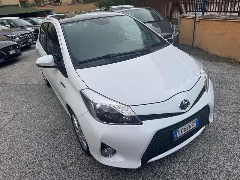 Usata Toyota Yaris Hybrid Style 75 CV (55 kW) 2014 Bianco Berlina