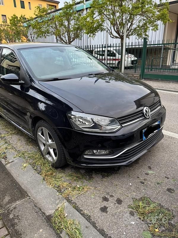 Nero Usata 2014 VW Polo Tre volumi | 6000 € (Buon prezzo) - Immagine 1/4