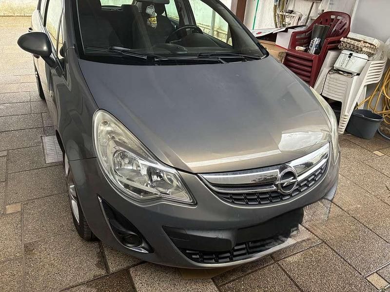 Usata Opel Corsa Edition 86 CV (63 kW) 2011 Utilitaria