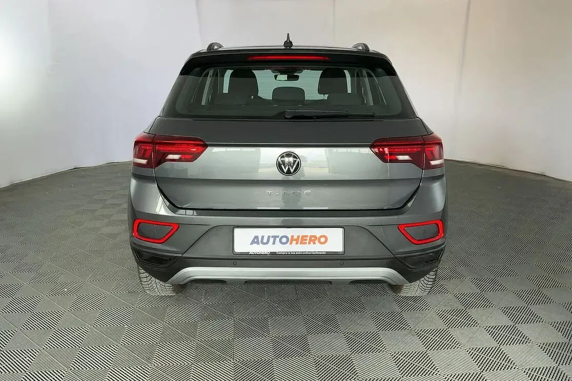 Usata VW T-Roc Life 150 CV (110 kW) 2024 Grigio SUV