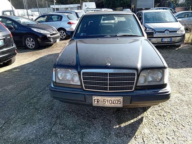 Usata Mercedes 200 136 CV (100 kW) 1993 Nero Berlina