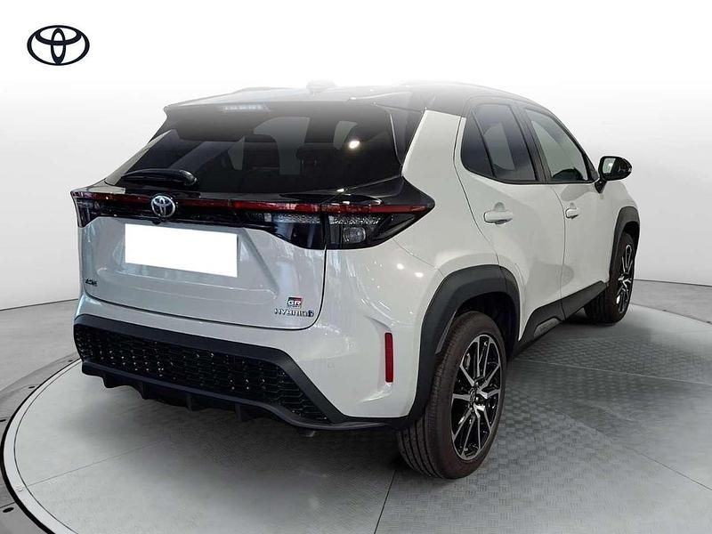 Usata Toyota Yaris Cross Sport 92 CV (67 kW) 2024 Dynamic grey & black SUV