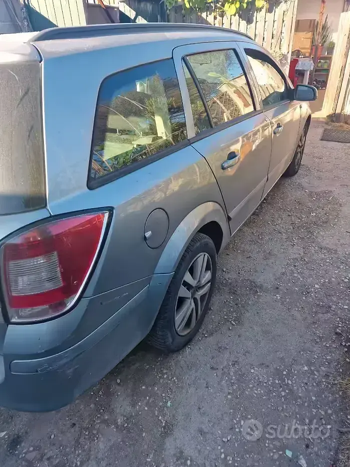 Usata Opel Astra 150 CV (110 kW) 2008 Station wagon