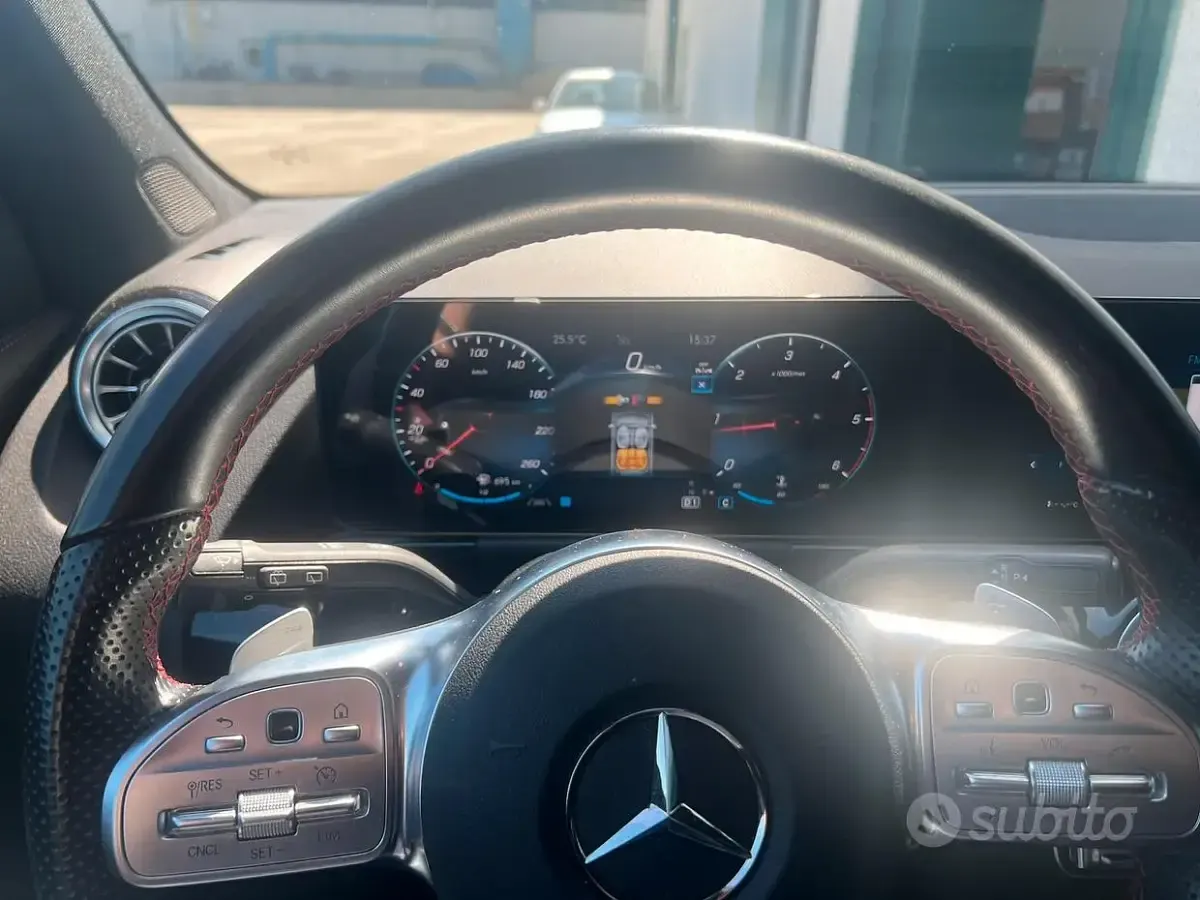 Usata Mercedes GLA180 Premium 116 CV (85 kW) 2023 Bianco SUV